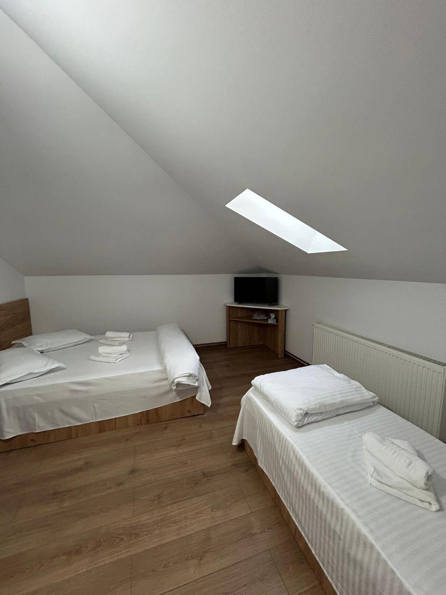 Complex Zeus Hotell Leresti Rom bilde